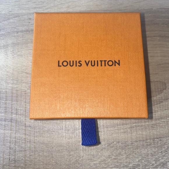 Louis Vuitton Zodiac necklace - Picture 4 of 7